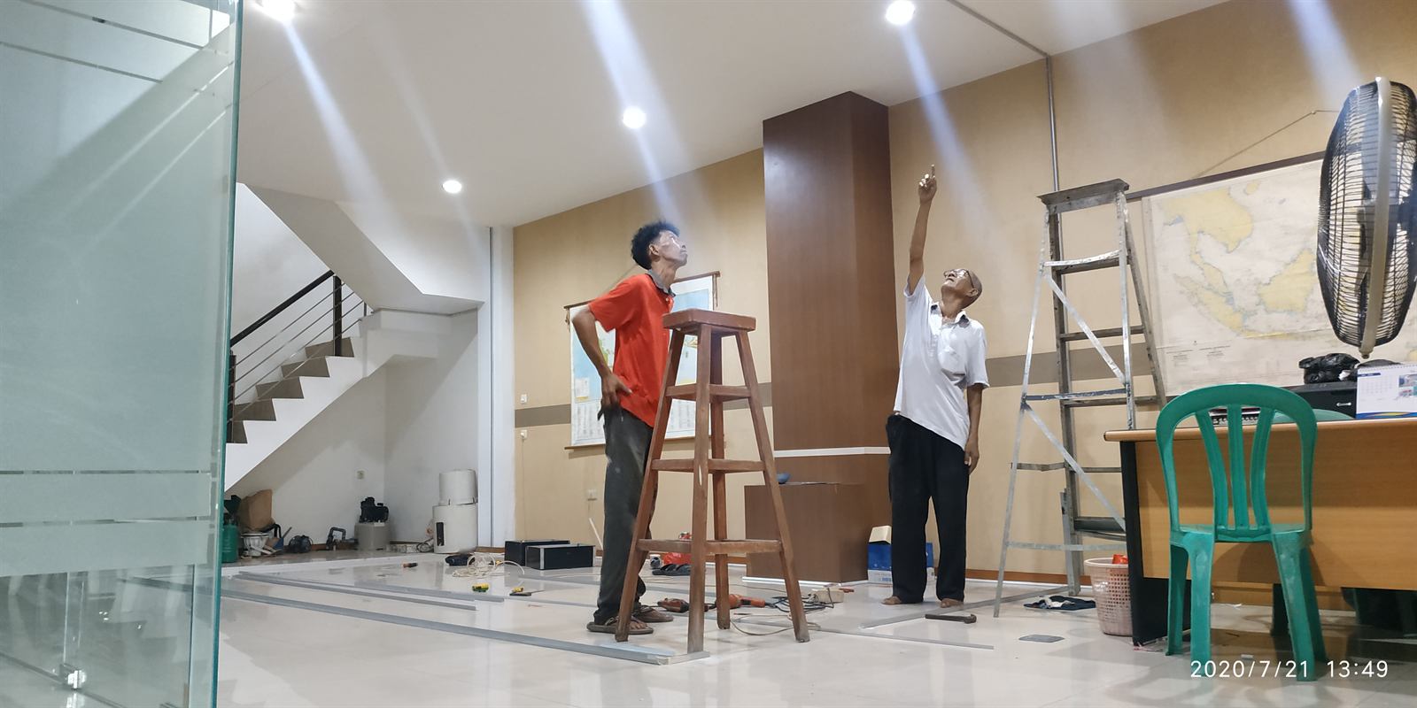 Sekat Kaca Kantor Pak Aui - Dokumentasi Proyek